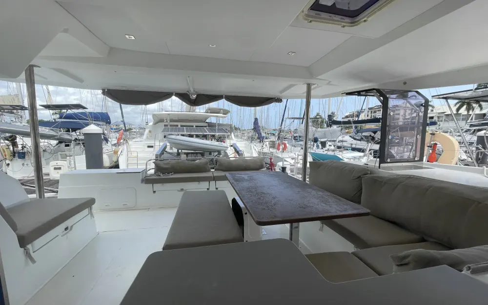 slider 4 Fountaine Pajot Saona 47