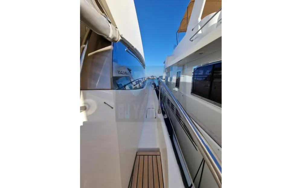 slider 15 Jeanneau Prestige 500 Fly