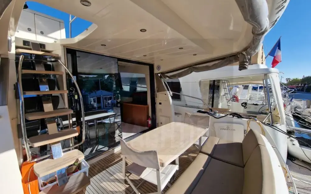 slider 1 Jeanneau Prestige 500 Fly