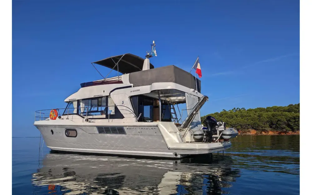 slider 0 Beneteau Swift Trawler 41 Fly