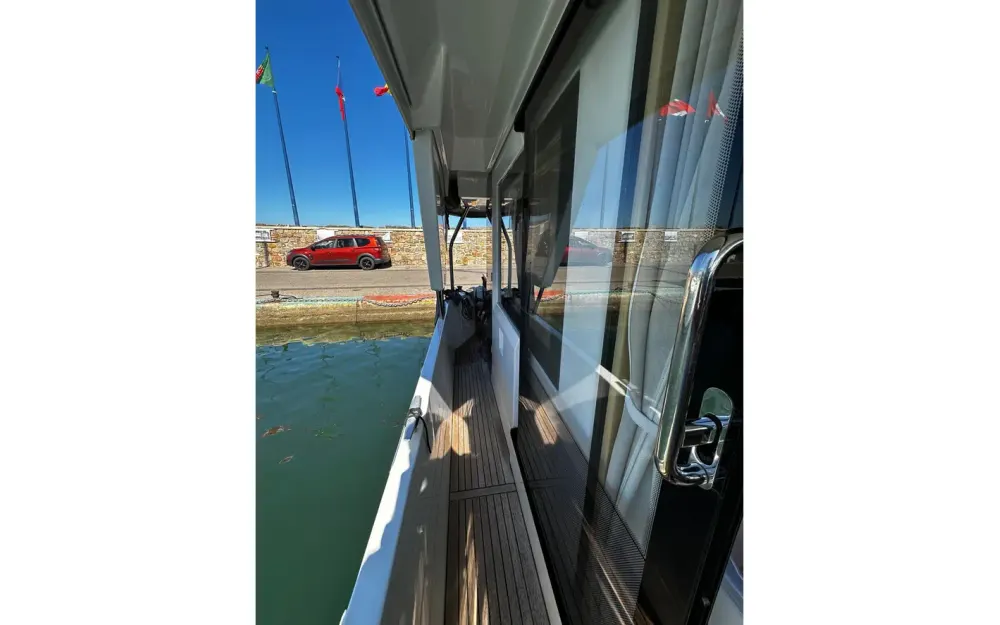slider 9 Beneteau Swift Trawler 41 Fly
