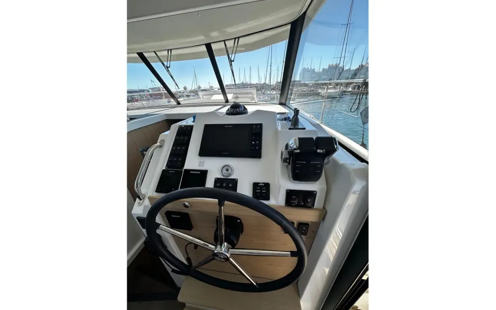 slider 10 Beneteau Swift Trawler 41 Fly