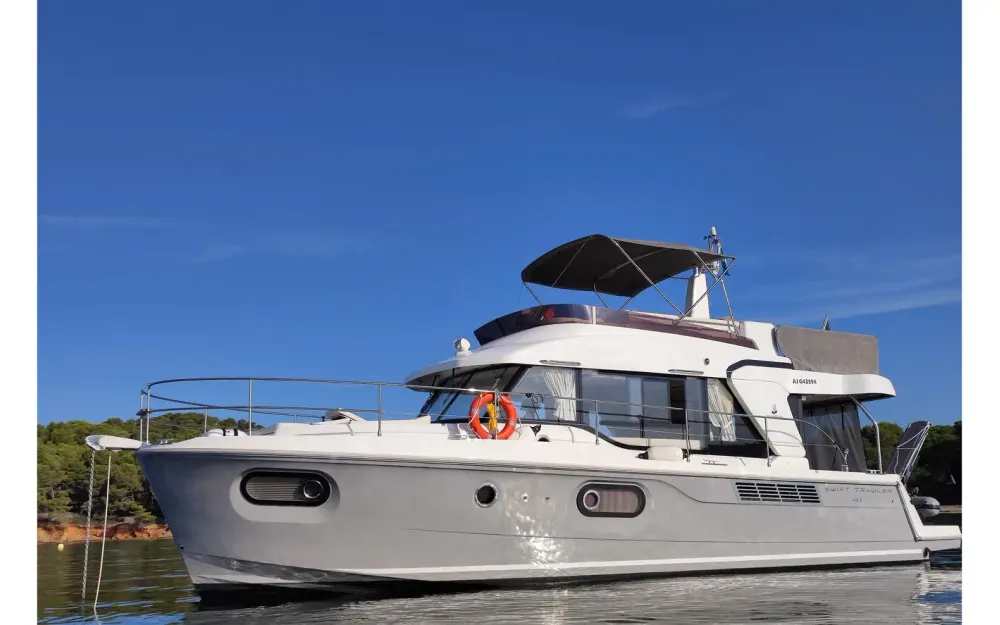 slider 1 Beneteau Swift Trawler 41 Fly