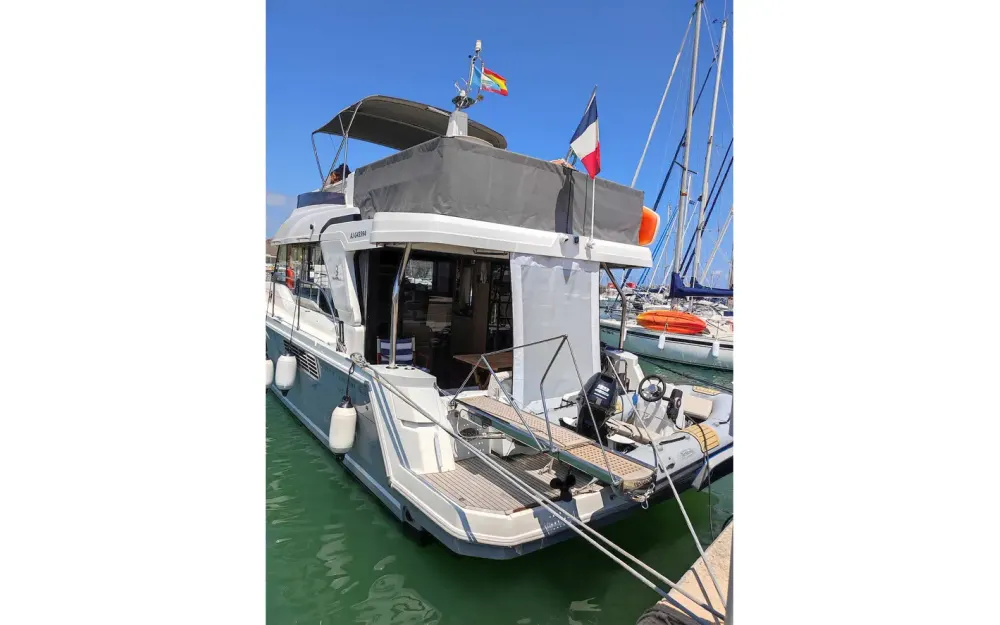 slider 2 Beneteau Swift Trawler 41 Fly