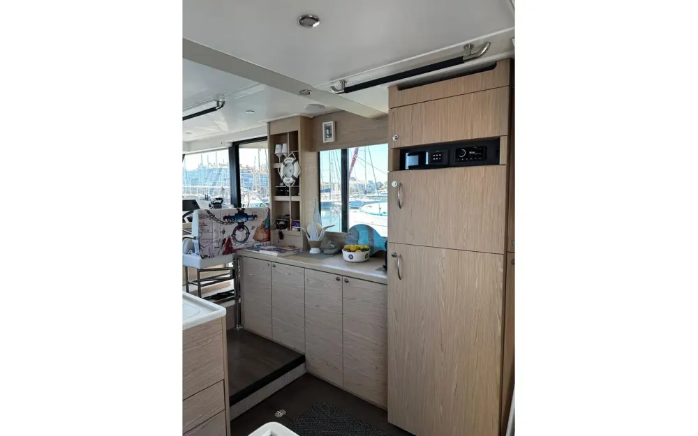 slider 6 Beneteau Swift Trawler 41 Fly