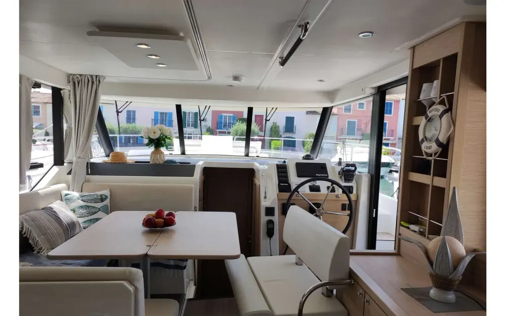 slider 7 Beneteau Swift Trawler 41 Fly