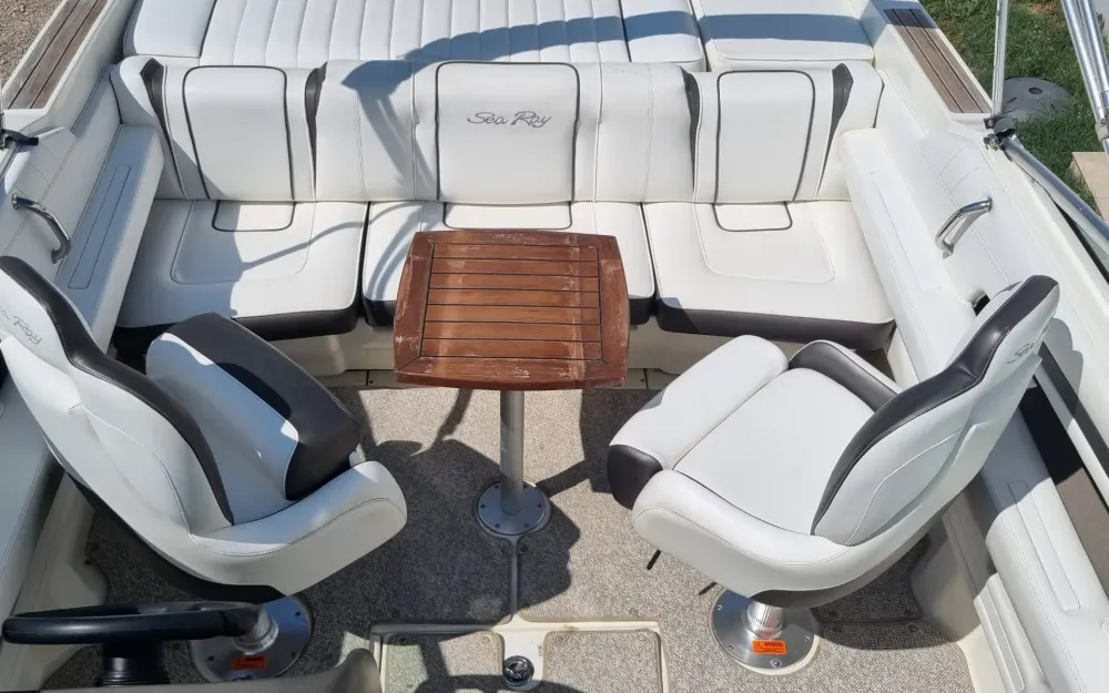 slider 4 Sea Ray  240 Sunsport