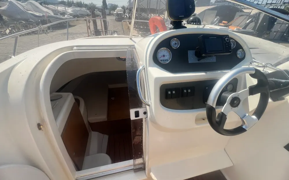 slider 18 Jeanneau Cap Camarat 715 WA - null