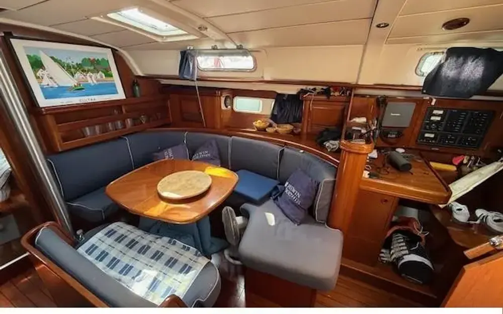 slider 13 Beneteau Oceanis 411 Celebration
