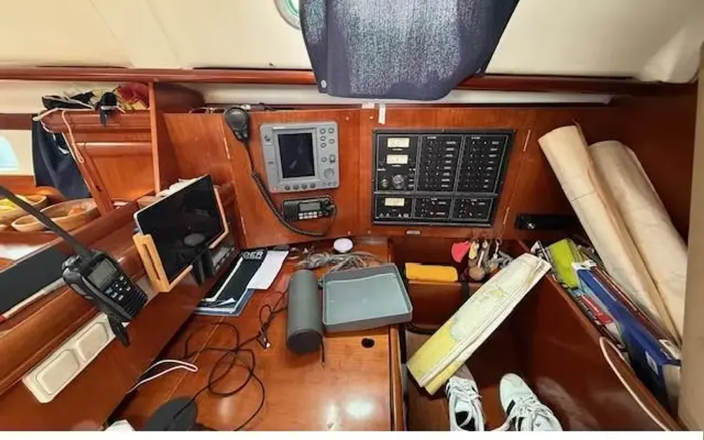 slider 14 Beneteau Oceanis 411 Celebration