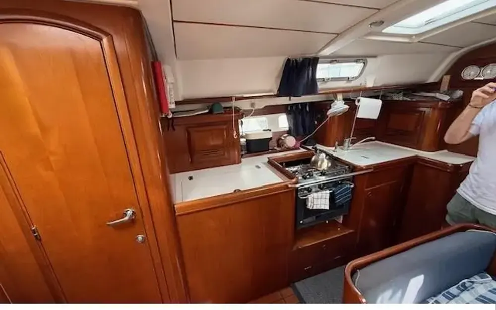 slider 15 Beneteau Oceanis 411 Celebration