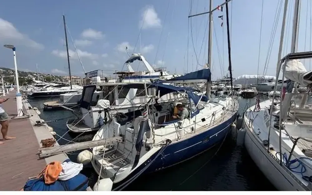 slider 1 Beneteau Oceanis 411 Celebration