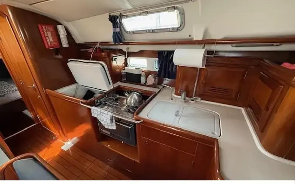 slider 27 Beneteau Oceanis 411 Celebration