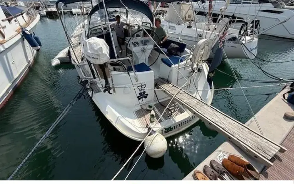 slider 5 Beneteau Oceanis 411 Celebration