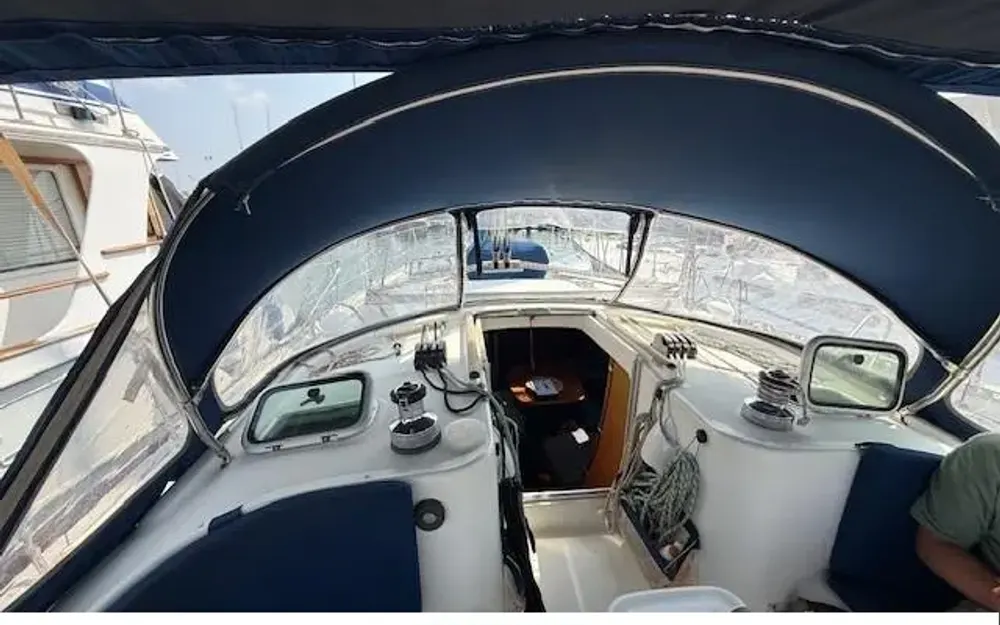 slider 6 Beneteau Oceanis 411 Celebration