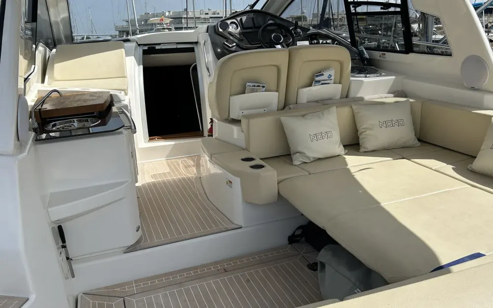 slider 11 Cranchi M 38 Hard Top