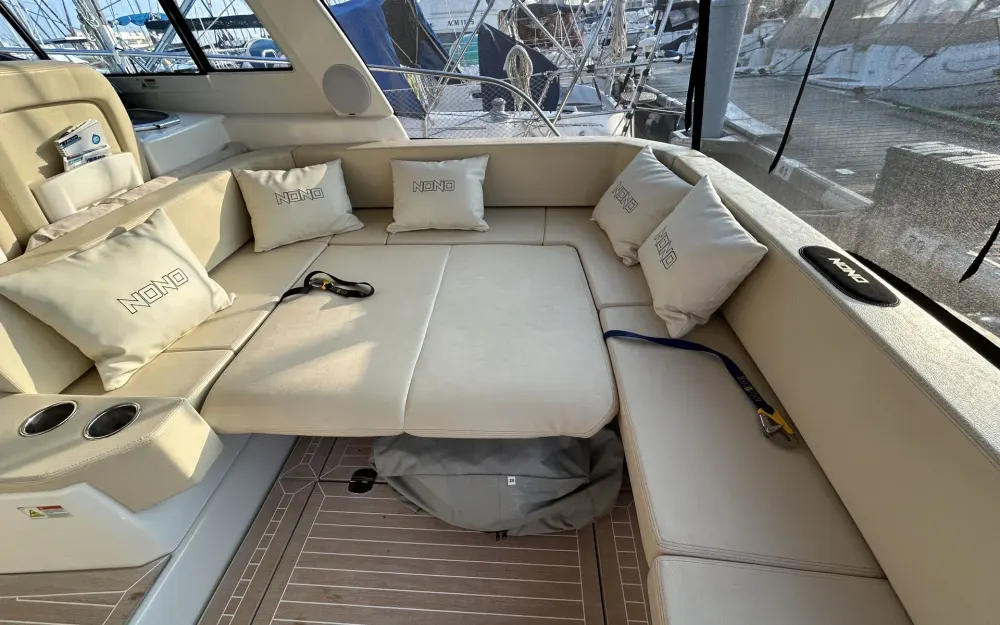 slider 12 Cranchi M 38 Hard Top
