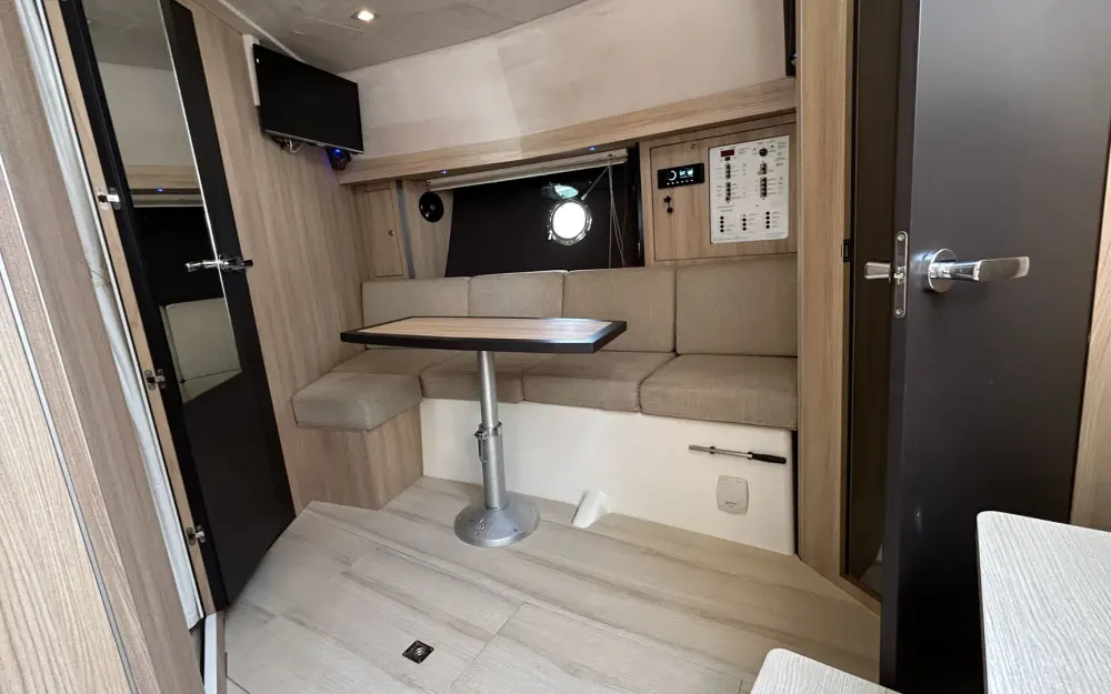 slider 19 Cranchi M 38 Hard Top