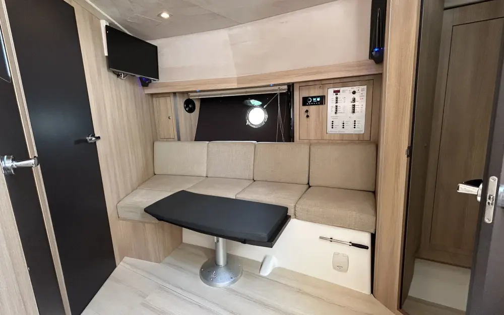 slider 2 Cranchi M 38 Hard Top