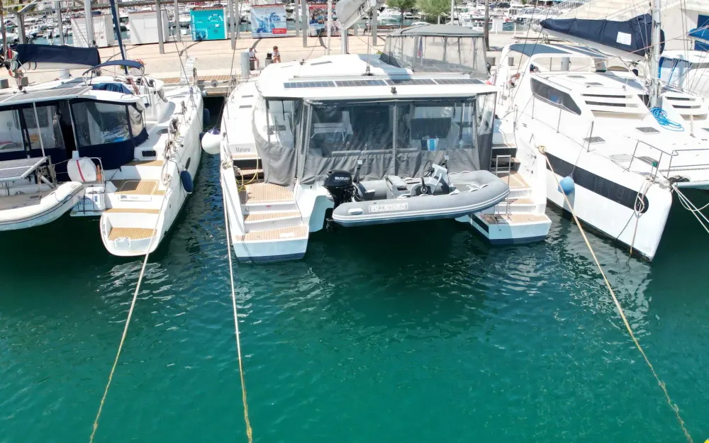 slider 0 Fountaine Pajot Astrea 42