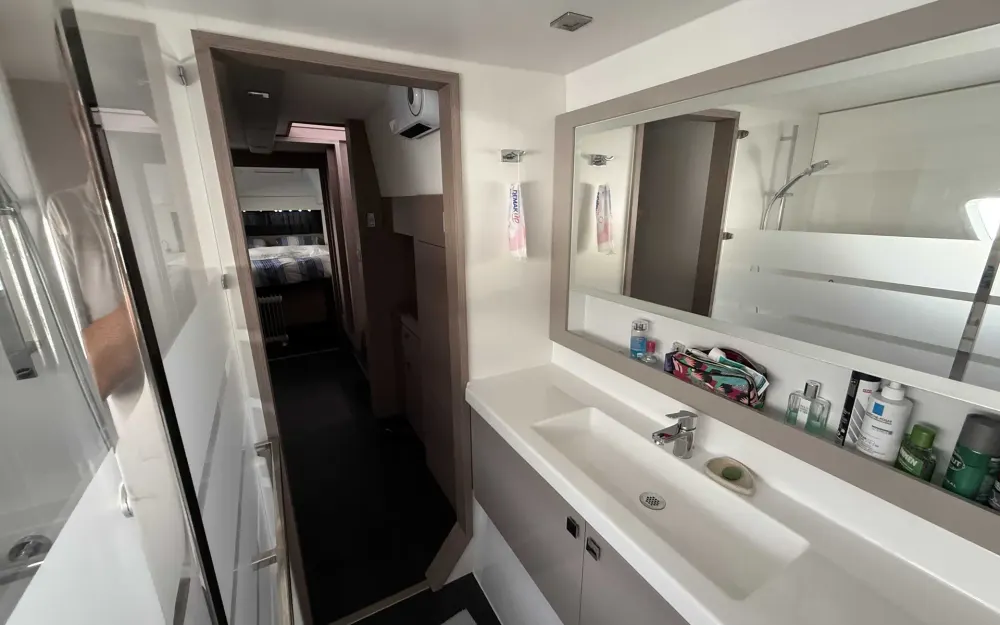 slider 10 Fountaine Pajot Astrea 42