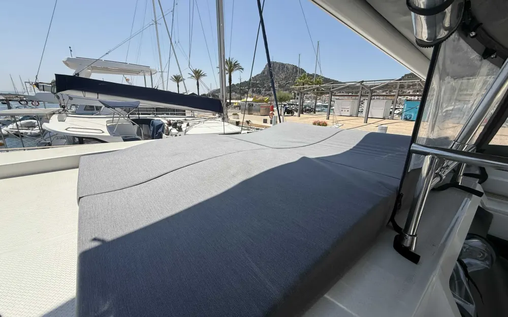 slider 11 Fountaine Pajot Astrea 42