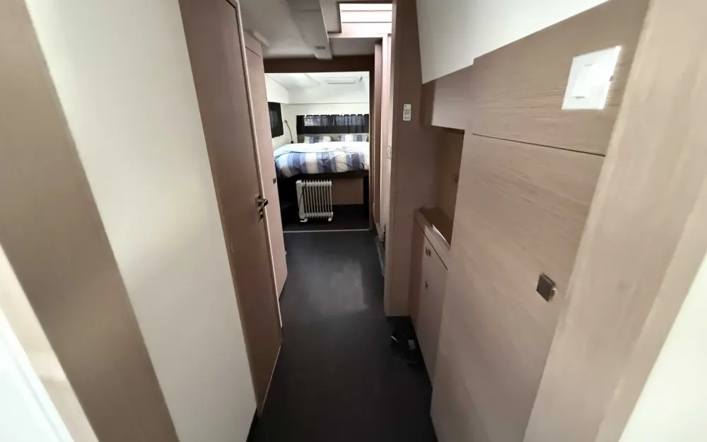 slider 12 Fountaine Pajot Astrea 42