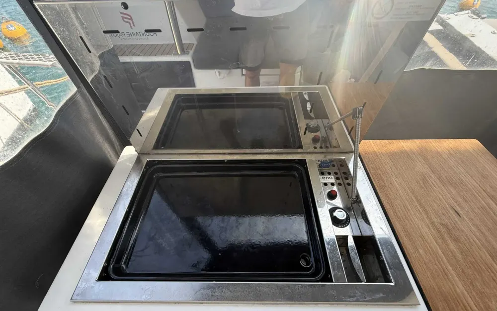 slider 14 Fountaine Pajot Astrea 42