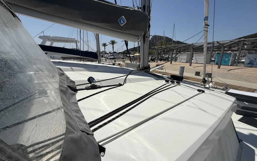 slider 16 Fountaine Pajot Astrea 42