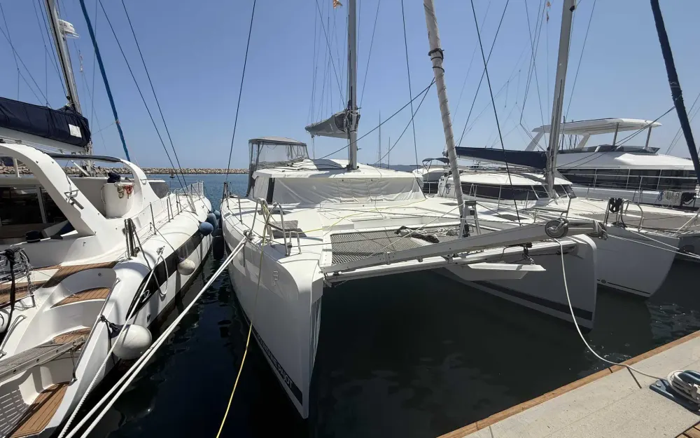 slider 1 Fountaine Pajot Astrea 42