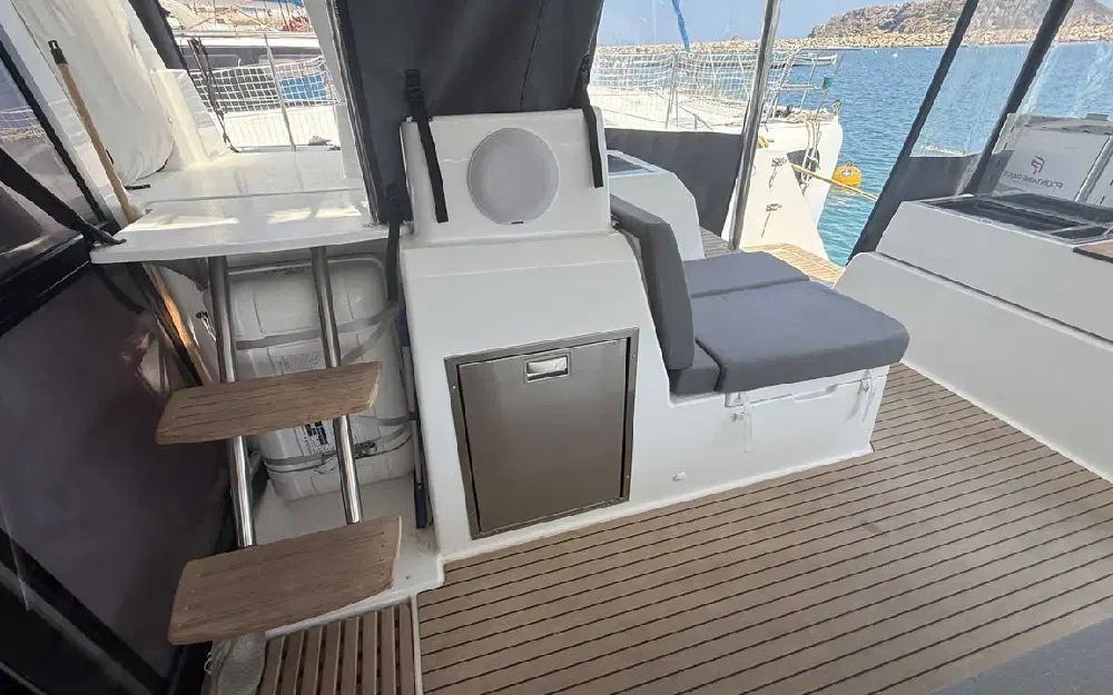 slider 26 Fountaine Pajot Astrea 42