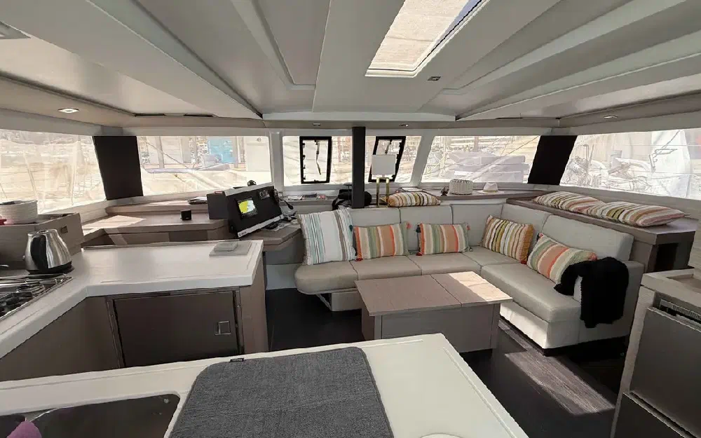 slider 28 Fountaine Pajot Astrea 42