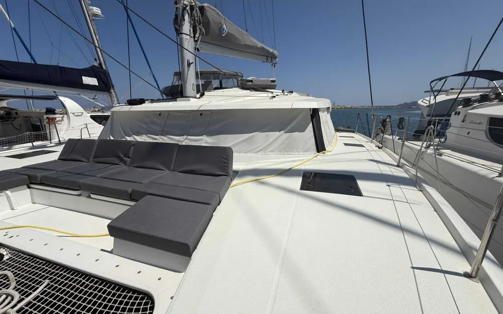 slider 2 Fountaine Pajot Astrea 42
