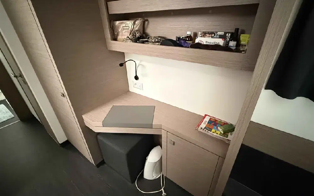 slider 35 Fountaine Pajot Astrea 42