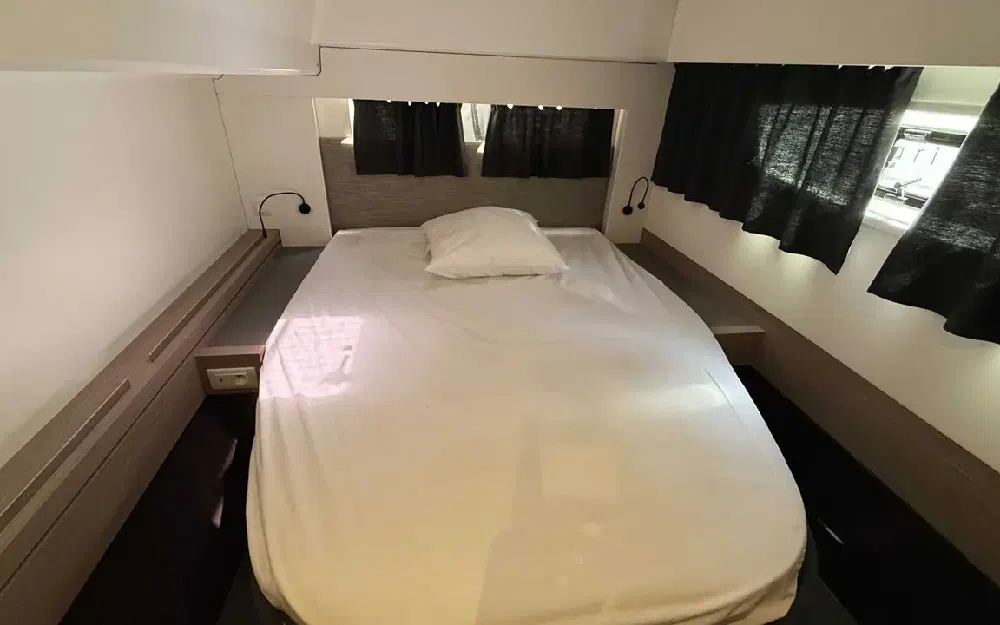 slider 39 Fountaine Pajot Astrea 42