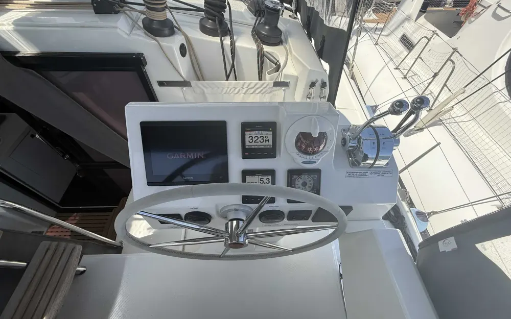 slider 6 Fountaine Pajot Astrea 42
