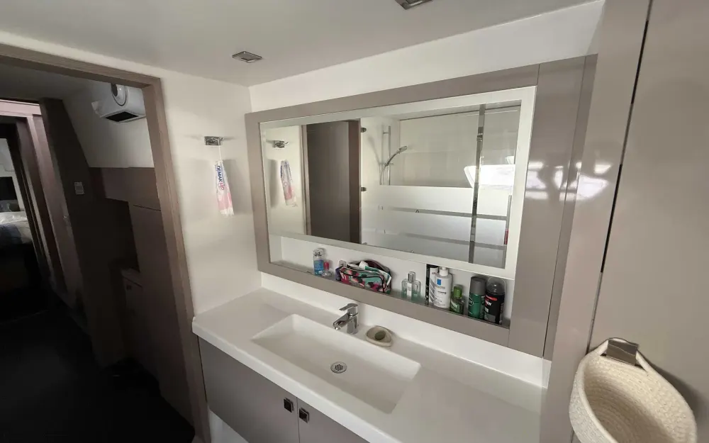 slider 8 Fountaine Pajot Astrea 42