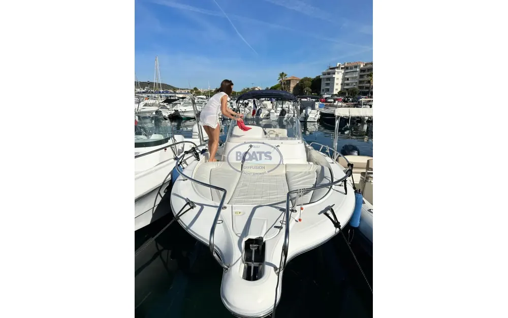 slider 14 Kelt White Shark 248