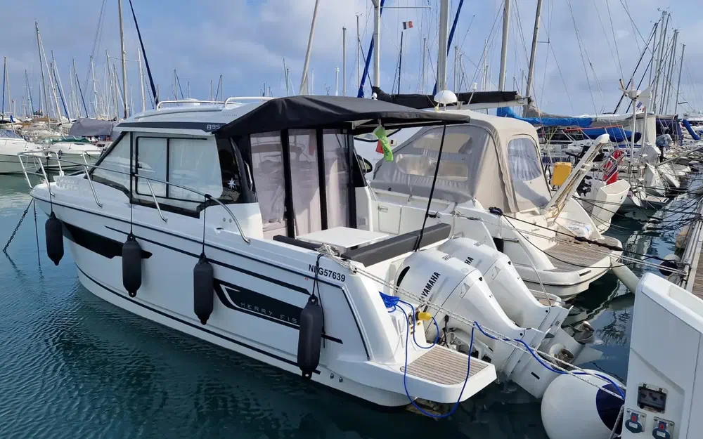 slider 0 Jeanneau Merry Fisher 895