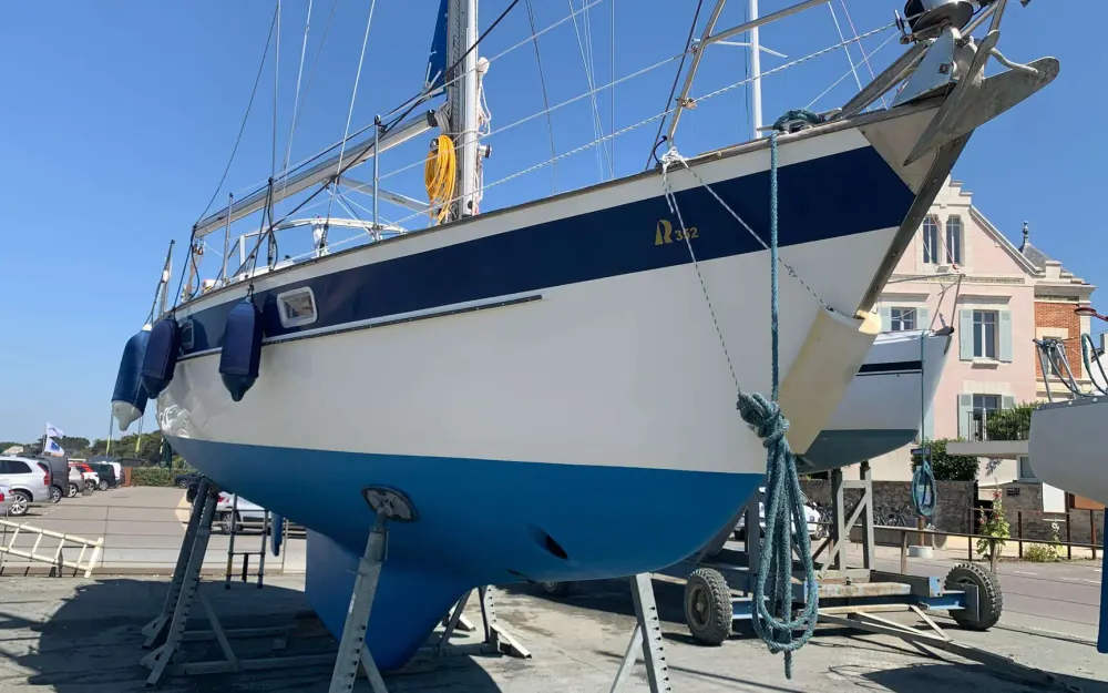 slider 15 Hallberg Rassy  352 - null
