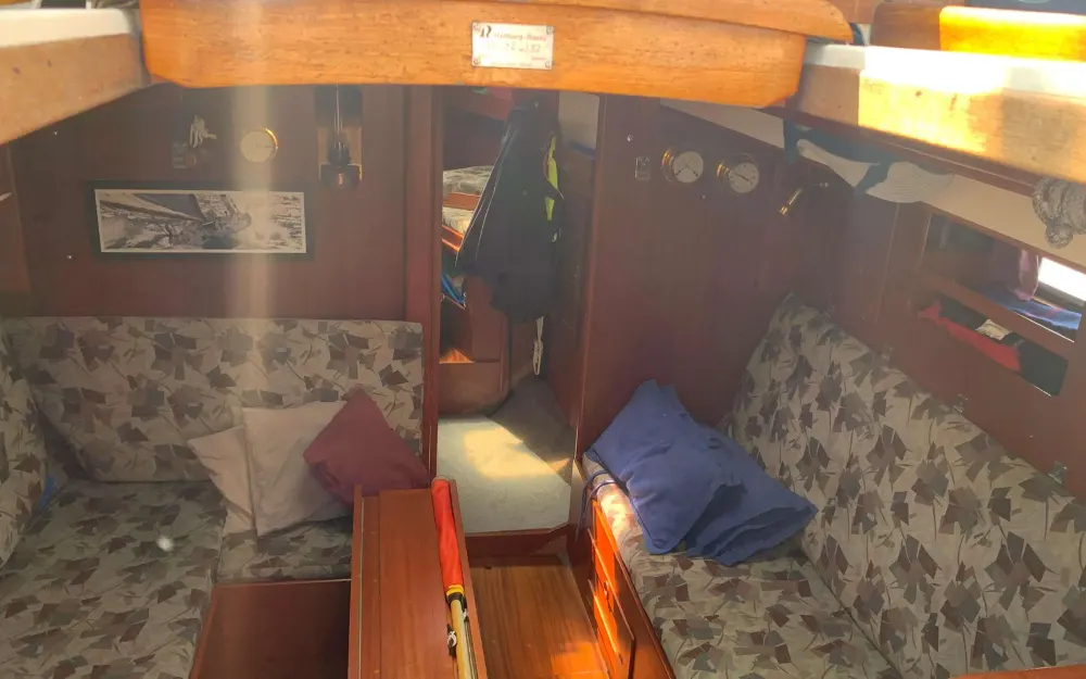 slider 28 Hallberg Rassy  352 - null