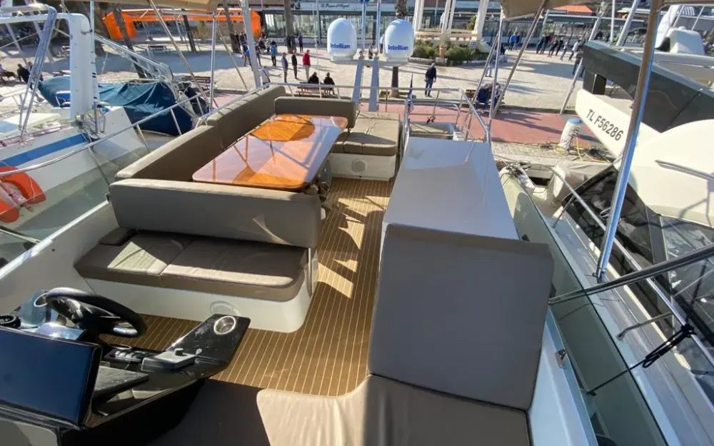slider 7 Couach  1900 Mediterranean - null