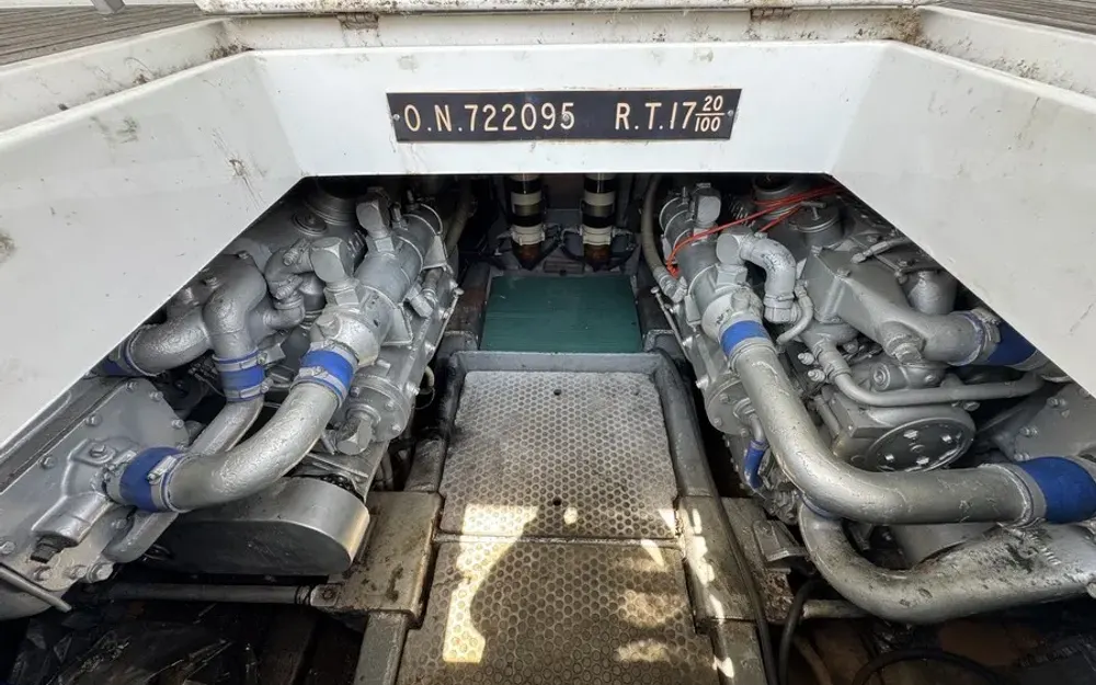 slider 19 Ferretti Altura 52