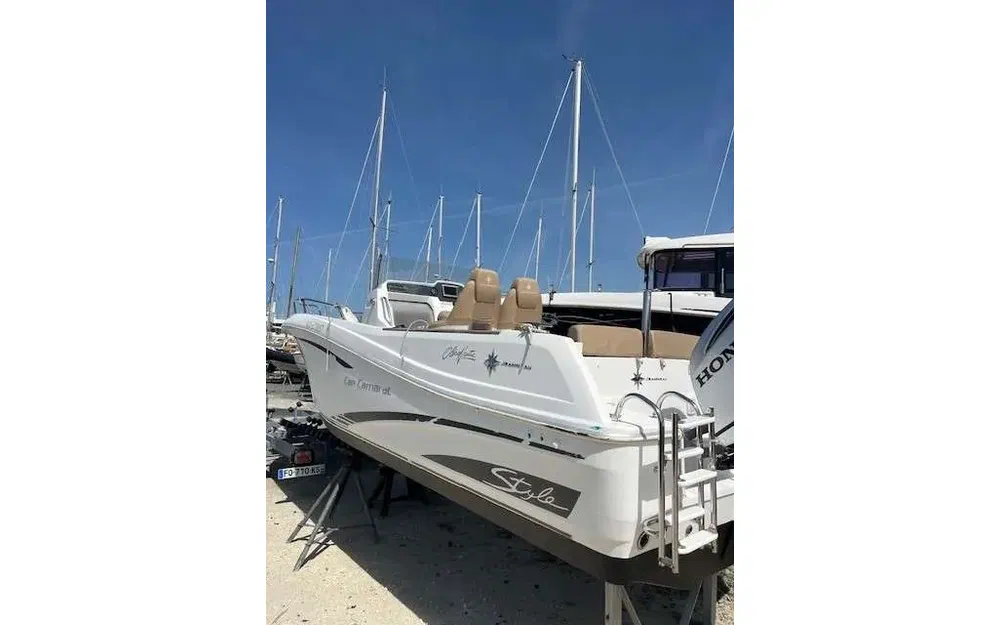 slider 6 Jeanneau CAP CAMARAT 7.5 CC SERIE 2