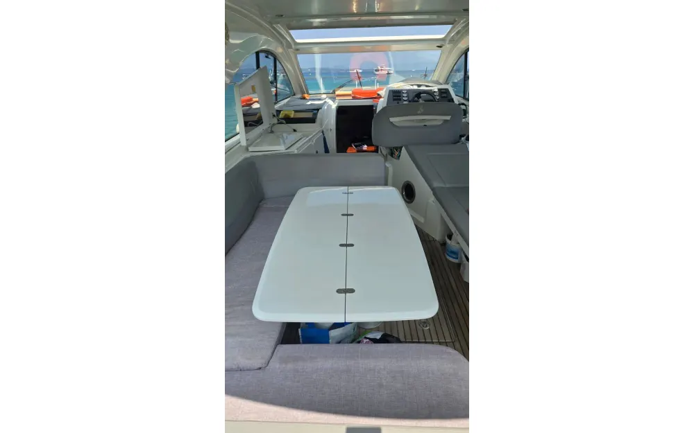 slider 10 Beneteau Flyer Gran Turismo 34