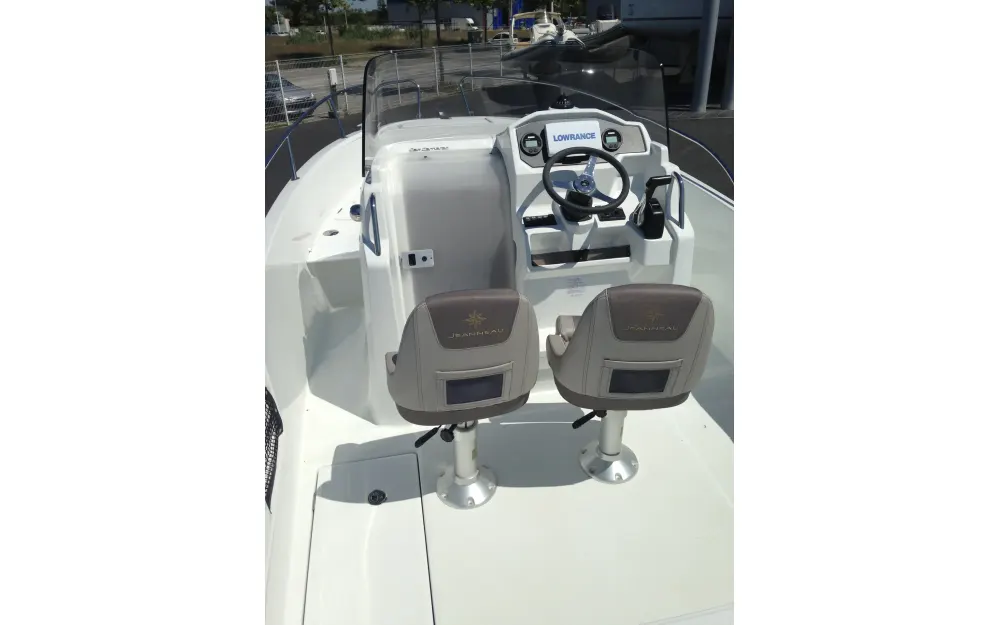 slider 1 Jeanneau Cap Camarat 6.5 CC Serie 2