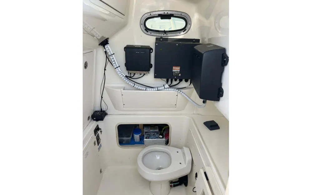 slider 9 Boston Whaler  320 Outrage - null