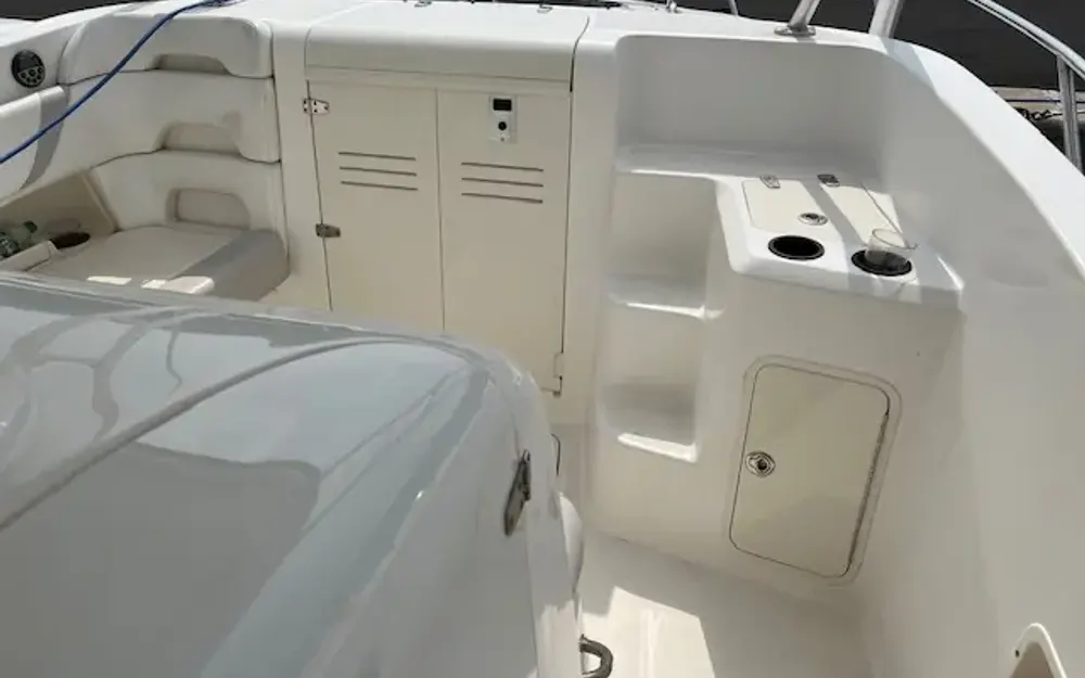 slider 2 Boston Whaler  320 Outrage