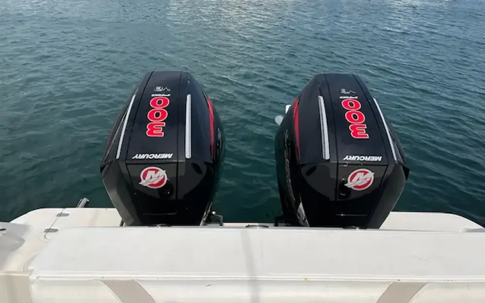 slider 6 Boston Whaler  320 Outrage - null