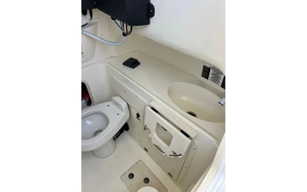 slider 8 Boston Whaler  320 Outrage - null